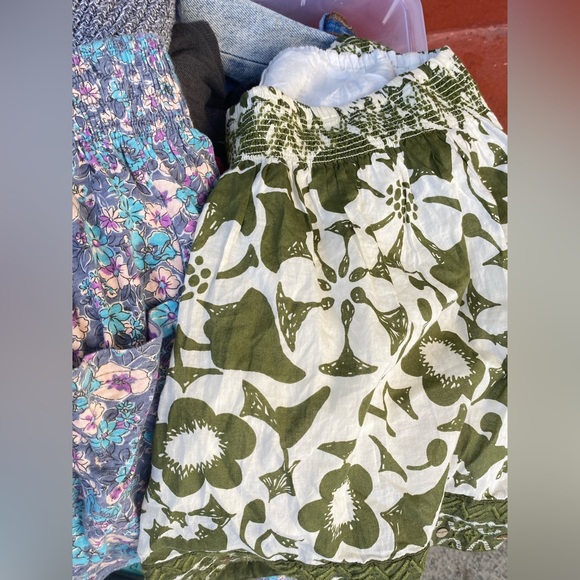 3 Hollister skirts! - Picture 2 of 3